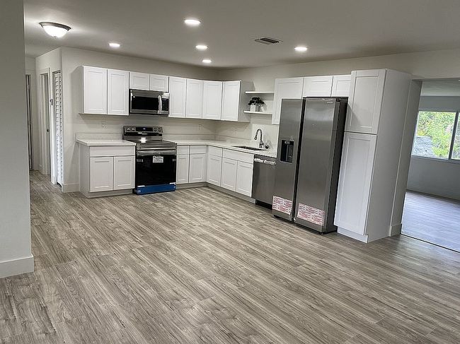 Image of 6545 Ne 8th Ln