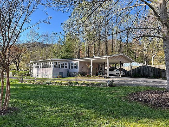 786 Bullfrog Ln, Hiawassee, GA