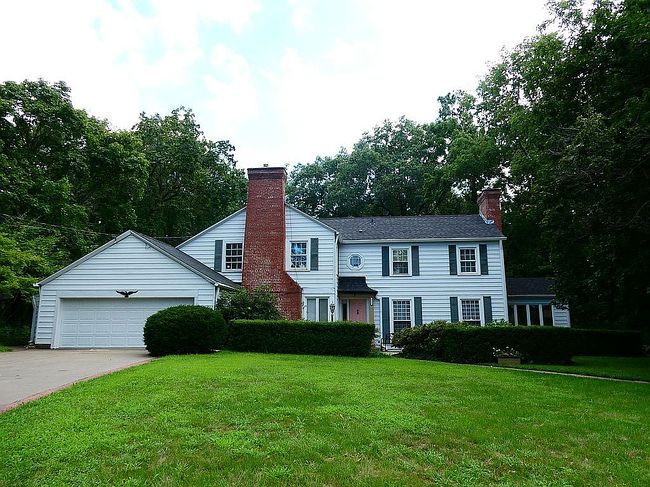 Photo of 211 Fernwood Ave