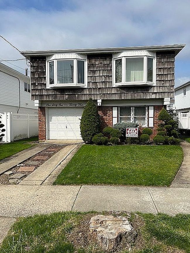 Additional photo of property located at 16124 87th St