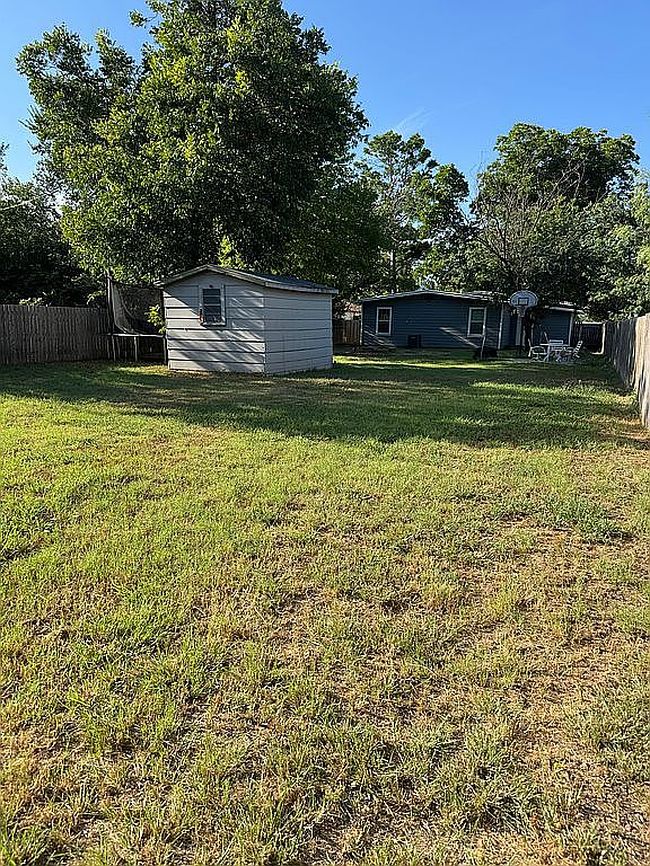 Photo of 312 W Church St, Olney, TX