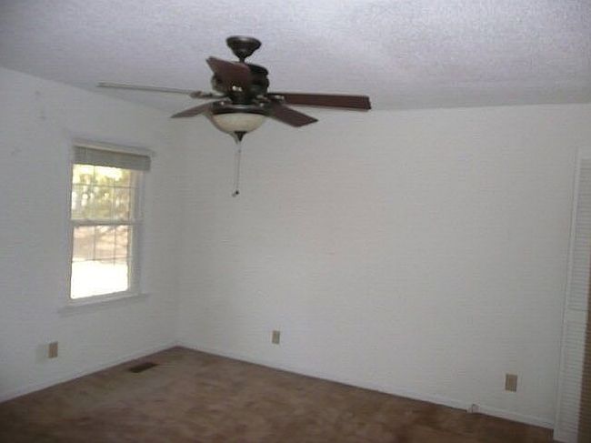 Photo of 170 Dorsey Dr, Byron, GA