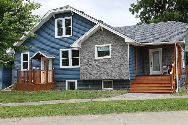 Photo of 800 Vanlaningham Dr, Mattoon, IL