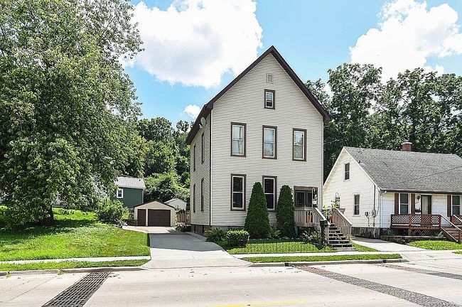 Photo of 230 Kaufmann Ave, Dubuque, IA