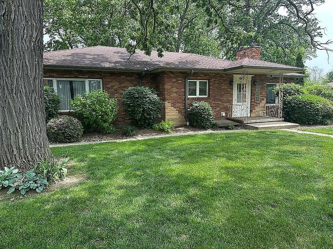 Photo of 667 N Lake St, Grayslake, IL