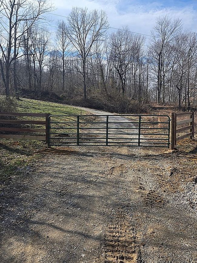 Photo of 395 Dog Hollow Rd