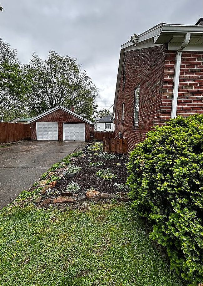 Image of 210 S Lincoln St