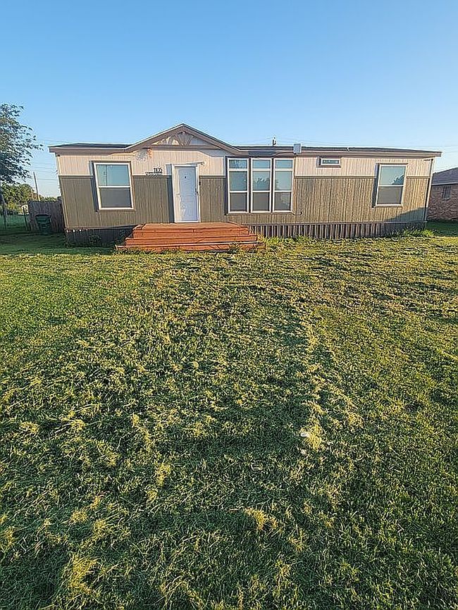 Photo of 1105 W 13th St, Quanah, TX