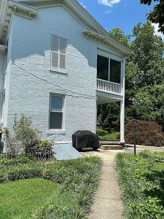 Photo of 918 Belleville St, Lebanon, IL