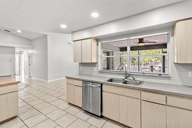 Image of 6515 W Cyrus St