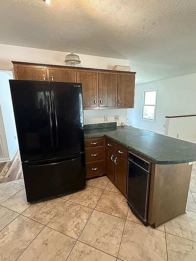 Additional photo 1 of property located at 136 Iris Dr