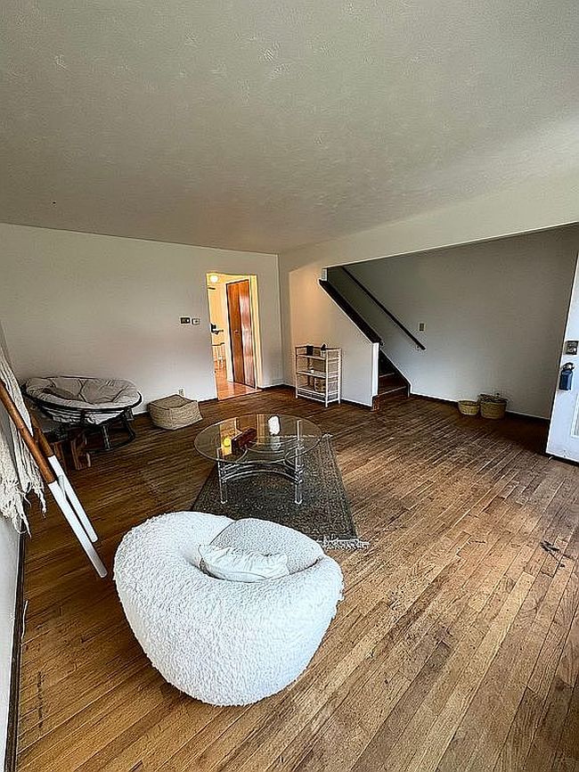 Additional photo 3 of property located at 2609 S 3rd Street Plz