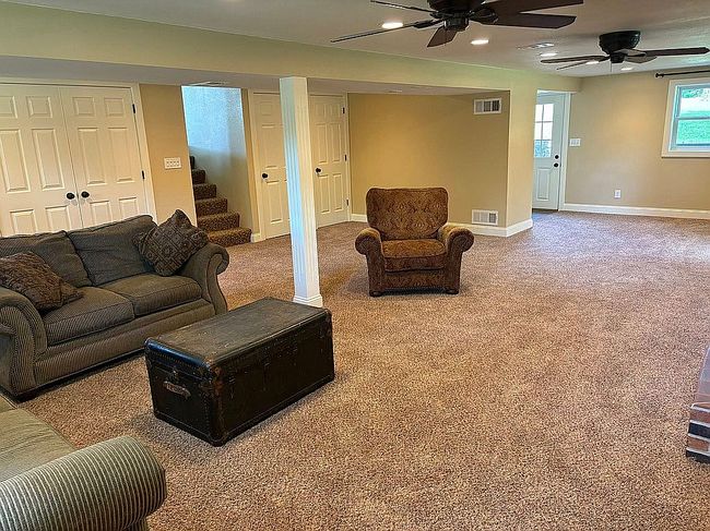 Photo of 14580 Leavenworth Rd, Basehor, KS