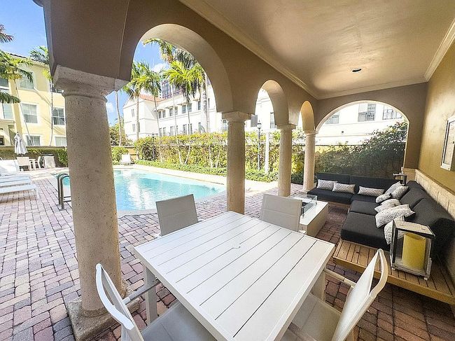 Image of 560 S Sapodilla Ave Apt 203