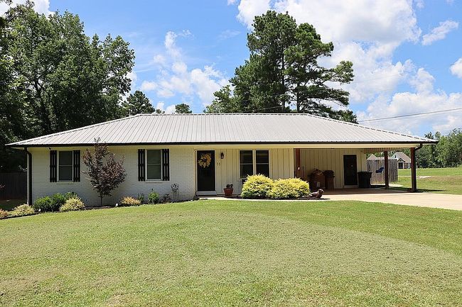Photo of 11 Pearrow Dr, Caledonia, MS