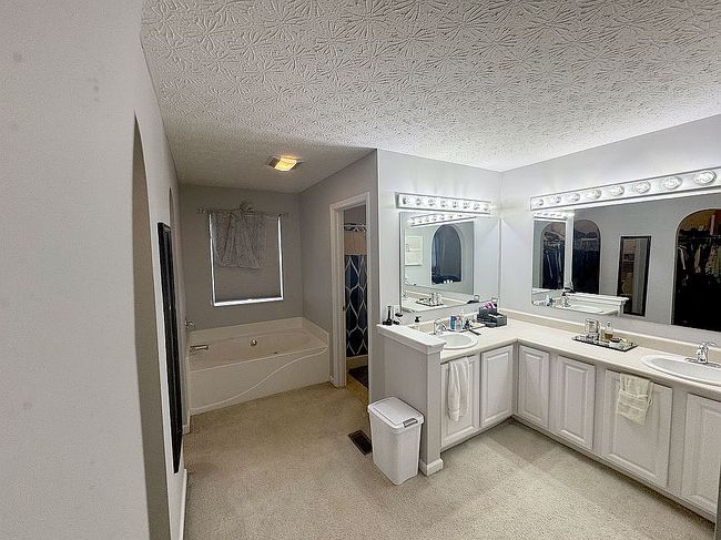 Photo of 3928 Creekwood Dr, Lewis Center, OH