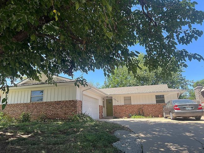 Photo of 5613 Nw 59th St, Warr Acres, OK