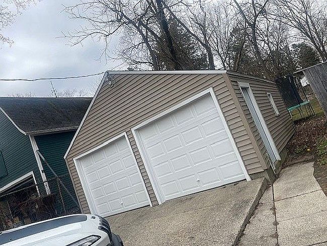 Image of 922 W Lincoln Ave