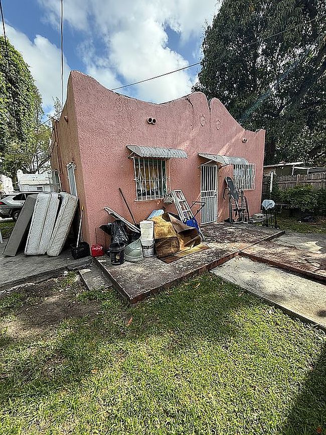 Image of 677 Nw 45th St