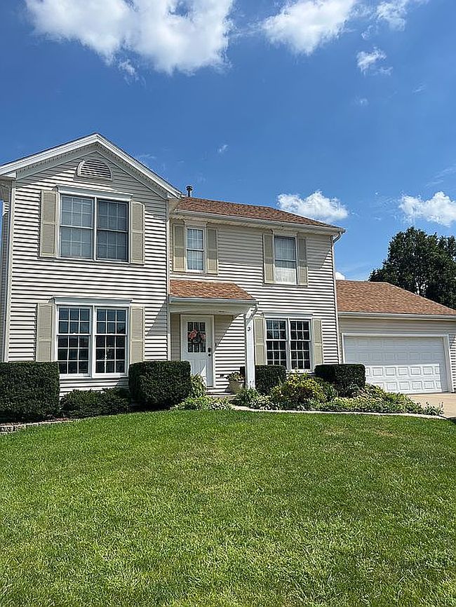 Photo of 3 Valley Brook Ct, Bloomington, IL