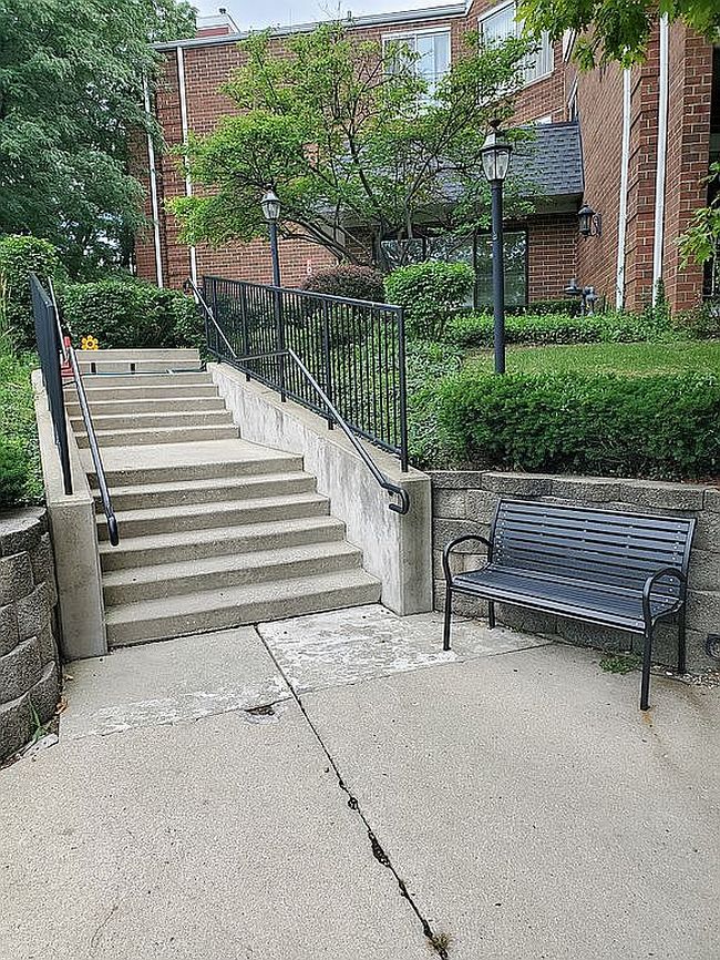 Photo of 805 Leicester Rd Apt 118, Elk Grove Village, IL