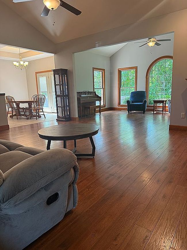 Image of 106 Rebecca Cir