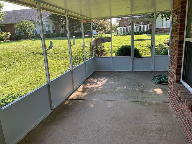Image of 305 E Green Tree Ln