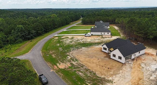 Photo of 50 Hidden Lake Dr, Tallassee, AL