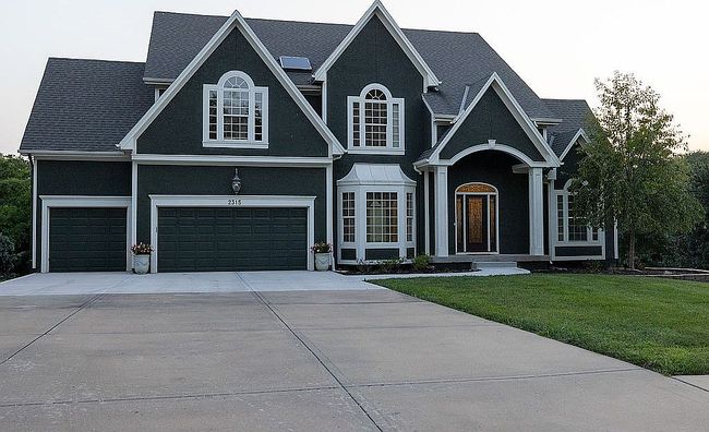 Photo of 2315 Ne Smokey Hill Dr, Lees Summit, MO