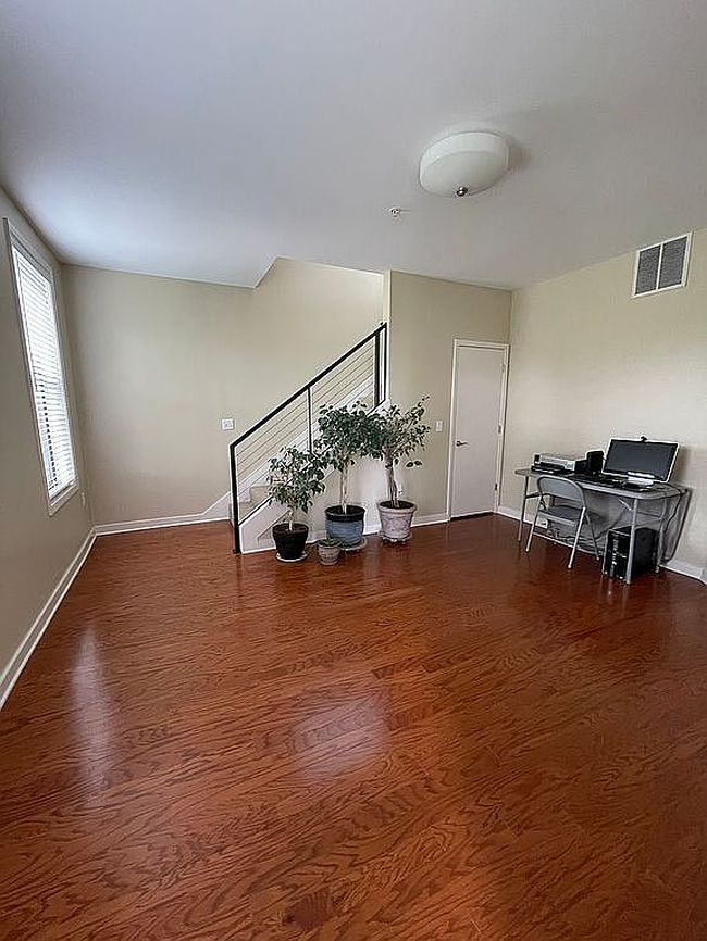 Photo of 380 N Island Dr Apt 107, Memphis, TN