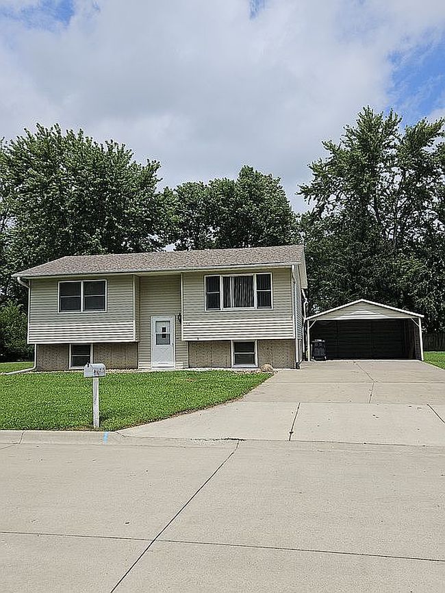 Photo of 710 N Bergdahl Ct, Mount Pleasant, IA
