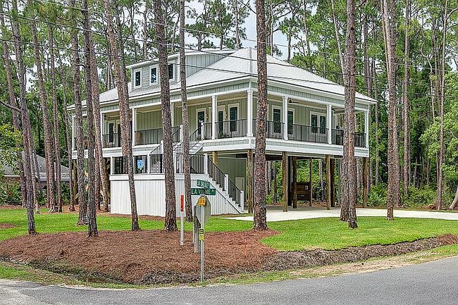 Additional photo 3 of property located at 910 Lavigne Pl