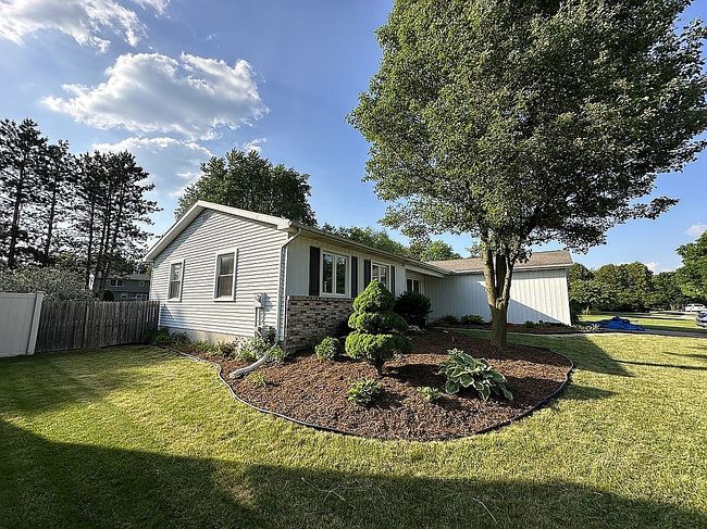 Photo of 5587 Wood Valley Dr, Haslett, MI