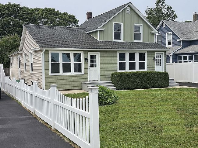 Photo of 84 Rollstone Ave, West Sayville, NY
