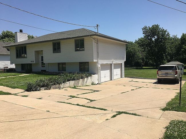 Image of 903 N Linn St