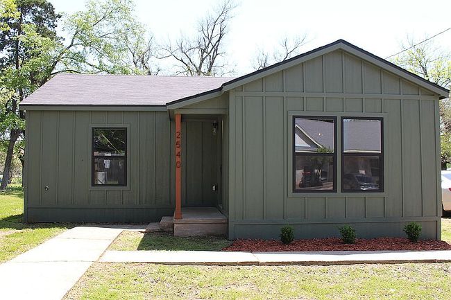 Image of 2540 E Price St