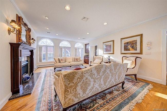 Image of 3 Bristol Dr
