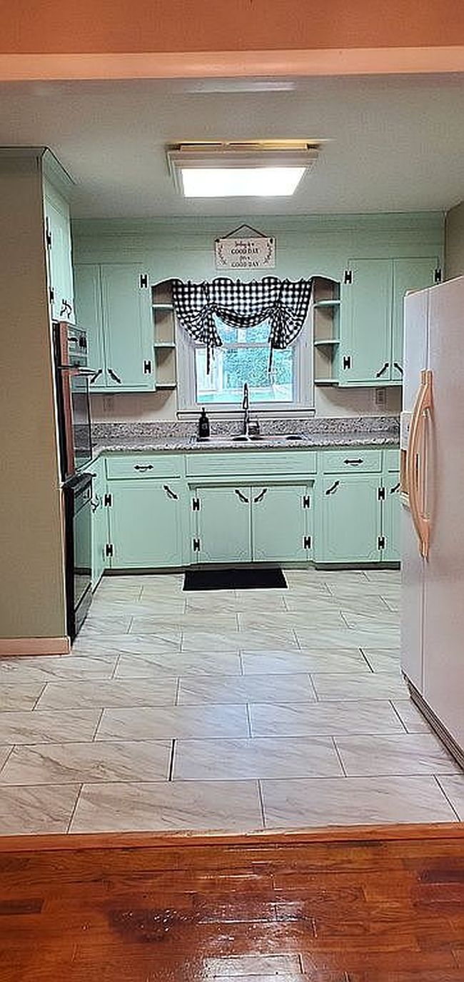 Photo of 8 W Point Dr, Fayetteville, TN