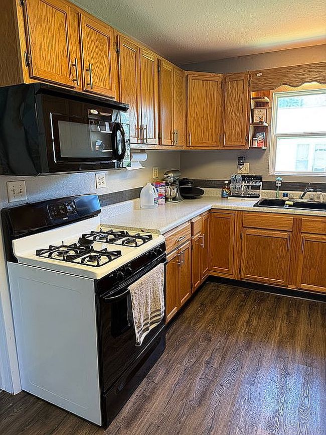 Additional photo 3 of property located at 304 S Madison St