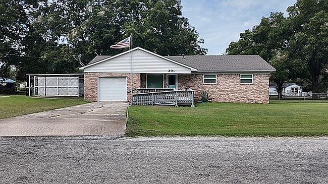 Photo of 301 N County Line Rd