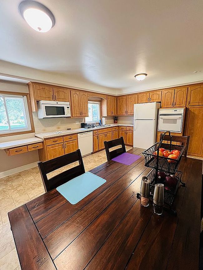 Photo of 52070 Honeysuckle Dr, Shelby Township, MI