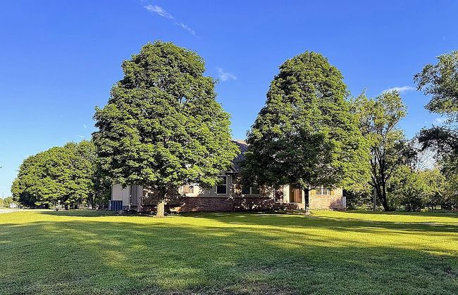 Photo of 555 E Farm Road 84, Springfield, MO