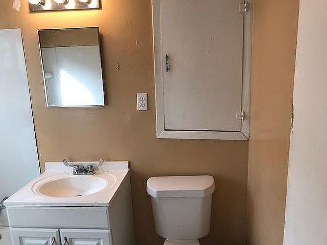 Additional photo 3 of property located at 7666 Greendowns St