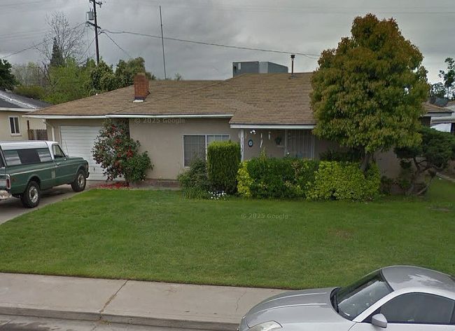 Photo of 1033 W Cambridge Ave, Fresno, CA