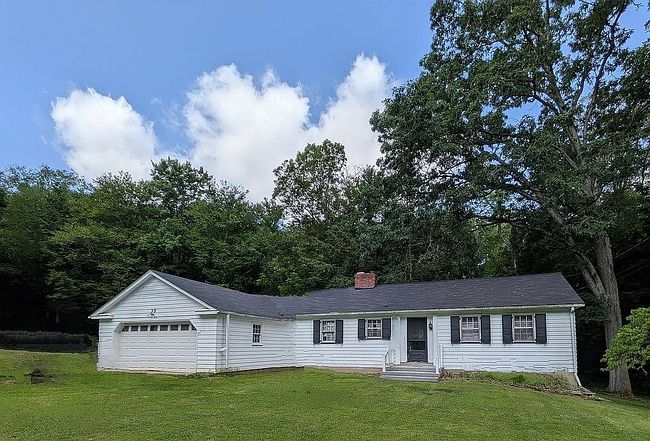 Photo of 35 Pine Hollow Dr, Hadley, PA