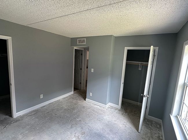 Photo of 8360 12th St N Apt D, Saint Petersburg, FL