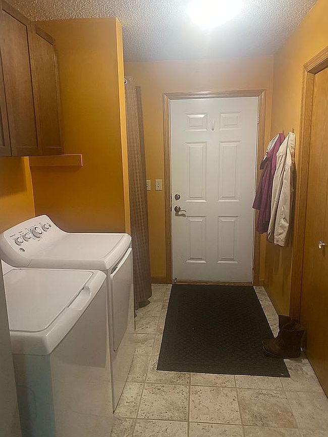 Photo of 111 Yorkton Rdg, Little Canada, MN