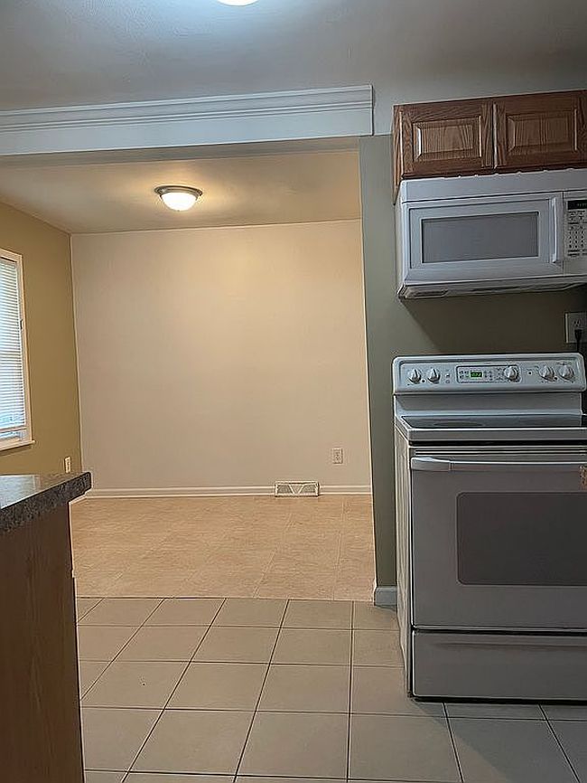 Photo of 23595 Stewart Ave, Warren, MI