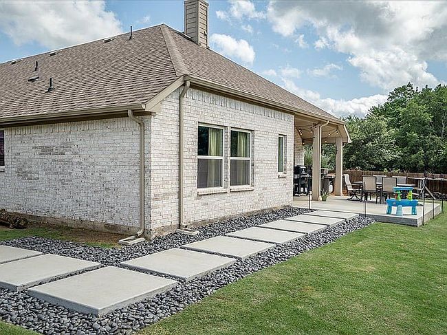 Image of 520 Royal Oaks Ln