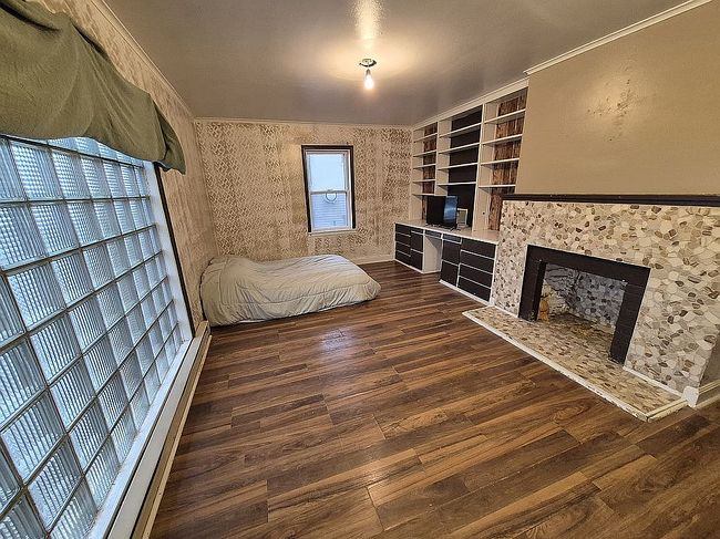 Image of 202 2nd St S